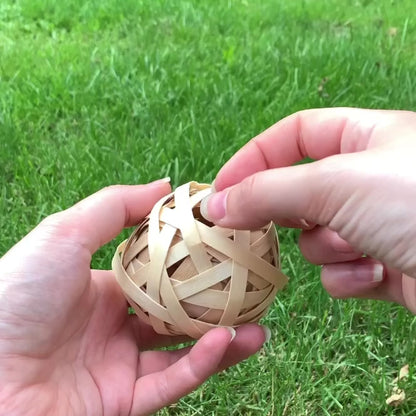 Distributeur de friandises en rotin